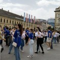 Plesali kvadril i Užičko kolo: Maturanstki ples novosadskih srednjoškoloca na Trgu slobode