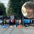 Нема среће, али је прави шмекер! Младић из београдског трамваја постао хит на мрежама (видео)