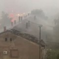 Stravična oluja u Kragujevcu: Vetar čupao crepove sa krovova, jedna osoba povređena