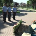 Polaganjem venaca kraj spomenika „Ranjenik“ u Velikom parku obeležen Dan ustanka