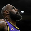 Lebron sina poslao na Jokića, a zbog drugog pobegao sa meča: Otkriveno gde je bio dok su Lejkersi gubili