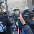Prekinuta blokada suda u Nišu, priveden ratni veteran, studenti se okupljaju ispred policije
