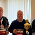 Počelo balkansko prvenstvo u dizanju tegova, gradonačelniku Leskovca pehar, medalja i zahvalnica
