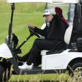 Tramp dobio specijalni pancirni Bagi: „Golf Force One“ sada čuva predsednika od rupe do rupe