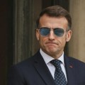 Skočila prodaja naočara za sunce koje nosi francuski predsednik