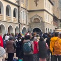 Nestvarne slike ispod Ostroške stene: Hiljade vernika kod manastira Svetog Vasilija