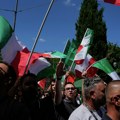 Više desetina hiljada ljudi u Rimu na protestima podrške i protivljenja migrantima /video/