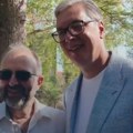 "Čekaj bre, da se slikam sa Tikom Špicem" Predsednik Vučić sreo legendarnog glumca u Vlasotincu