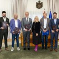 Sofronijevićeva potpisala ugovore vredne 5,3 miliona evra za infrastrukturne projekte u pet lokalnih samouprava