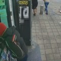 Sramna scena u centru Beograda Čovek na trafici dao vodu prodavačici, pa napravio ogavan čin (video)