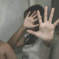 Стравично породично насиље у Земуну: Пијан вређао супругу, па је напао, њеном главом ударао у зид
