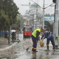 Stoje tramvaji u vojvode Stepe I na autokomandi: Kiša napravila velike probleme u saobraćaju (video)