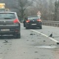 Zakucali se, pa poprečili nasred magistrale! Dva automobila se sudarila kod Zlatarskog jezera