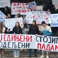 Maturanti leskovačke Gimnazije sutra sa profesorima drže javni čas u dvorištu škole, bivši učenici Medicinske uputili pismo…