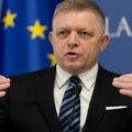 (Foto) „Novinari se "zabrinuli" da li uopšte dišem“ Fico plivao u hladnom Dunavu da pokaže da je zdrav: Zvao sam ih, ali…
