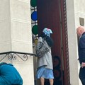 Paparaco! Poznata pevačica na liturgiji: Došla sama i kao sav normalan svet čeka u redu! Njen stajling privukao pažnju…