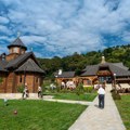 Banja vrdnik dobija savremenu pešačku zonu: Projekat uključuje kolsku regulaciju i pejzažno uređenje