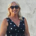 Goca Šaulić u crnoj haljini, sama stigla na venčanje kumova: Dekolte nikad dublji, otkrila gde su joj deca