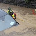 Klizište krenulo ka kućama; Putevi zatrpani blatom i kršom VIDEO