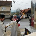 Veliki krst za nova pokoljenja Kod Loznice u znak sećanja na pretke (foto)
