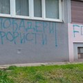 Novi Beograd išaran uvredljivim grafitima na račun studenata i rektora