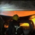 VIDEO: Zapalio se automobil u garaži u Sremskoj Kamenici, vlasnika evakuisali vatrogasci