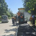U ulici Živojina Ćuluma popravlja se pešačka staza, radovi na još 17 lokacija