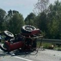 Teška nesreća u Novom Pazaru: Traktor se prevrnuo tokom prevoza sena, nastradao muškarac
