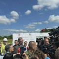 Vučić u Svilajncu: Daj nek neko radi Kragujevac, 50 prijava za rupe, poslaćemo kamione da se to reši