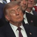 Da li je Donald Tramp zadremao na sahrani Lindzija Grejema