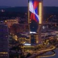 (Video) Crveno-plavo-bela projekcija obasjala je večeras Savu! Kula Beograd zasijala u znaku srpske trobojke povodom Dana…