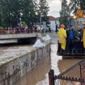 Četvoro dece zarobljeno u kući, voda prodire u stambene objekte: Ogromne poplave ponovo prave haos u Sjenici, meštane…