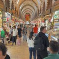 U ISTANBULU PATIKE 10 EVRA, prodavci vas "vrbuju" i OBAVEZNO JE CENKANjE: dnevno 500.000 ljudi obiđe Veliki bazar