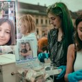 Sećate li se male Nine (11) koja je prodavala krofne da bi sakupila novac za tatinu operaciju: Srbija ju je nagradila na…