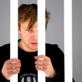 Ruski umetnik preti da će uništiti vredna umetnička dela ako Asanž umre u zatvoru