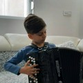 Osmogodišnji Bogdan je čudo za harmoniku