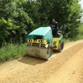 Тампонирање локалних и некатегоризованих путева у Каменици