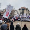 Kragujevac: Protest prosvetnih radnika na Đačkom trgu