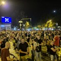FOTO, VIDEO: Sukobi na protestu u Novom Sadu, uništene prostorije SNS-a