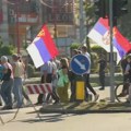 (VIDEO) Beograd uoči parade: Ulice zatvorene za saobraćaj, građani u grupama idu ka ulazima
