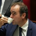 Lekorni "preživeo"; Vlada Francuske ostaje na nogama