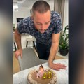 Nećete verovati kakvu tortu je Troicki dobio: Žena ga obradovala za rođendan, pa podelila sve javno (foto)