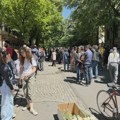 Topovski udar bačen među građane tokom odavanja počasti žrtvama stradalim u "Ribnikaru" VIDEO