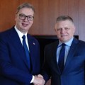 Vučić sa Ficom o unapređenju saradnje dve zemlje