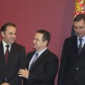 Svi ti lepi trojanski konji: Šta se krije iza odluke Vučića, Dačića i Ljajića da pobegnu od "referendumske atmosfere " i na…
