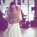 Naš pevač (37) je bio miljenik žena, pa oženio svoju 10 godina stariju profesorku: Ljubav krili od svih, a evo kako on danas…