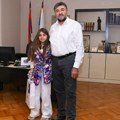Predsednik Ivanović ugostio mladu slikarku- učenicu OŠ "Rade Drainac"