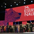 Додељене награде на 74. Берлиналу: Златни медвед отишао у руке Матија Диопа за "Дахоми", Себастијан Стен најбољи глумац