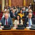Vučiću „oskar“ od opozicije na konstitutivnoj sednici Skupštine