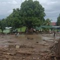 U poplavama u Indoneziji poginulo 14 ljudi: Kiša izazvala klizišta